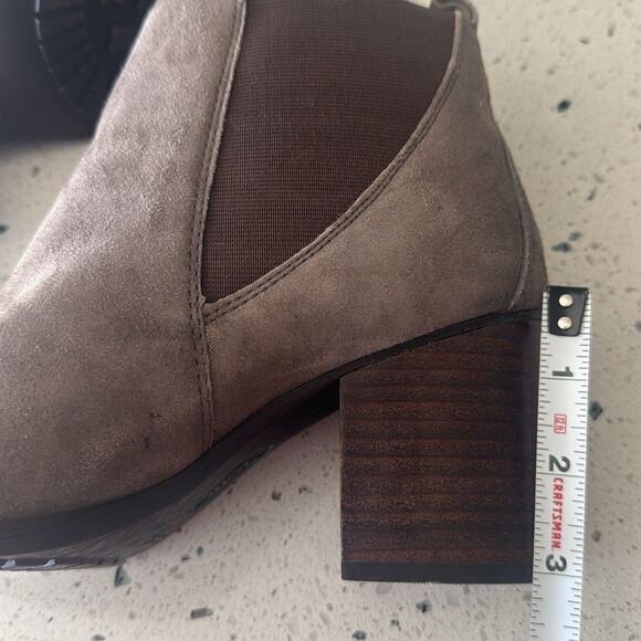 Sofft Pewter Metallic Suede Leather Ankle Boots Block Heel Women’s Size 7.5M EUC - Picture 6 of 12